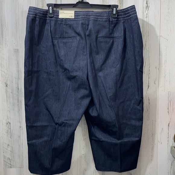 0221 Cato Classic Capris - Picture 2 of 4